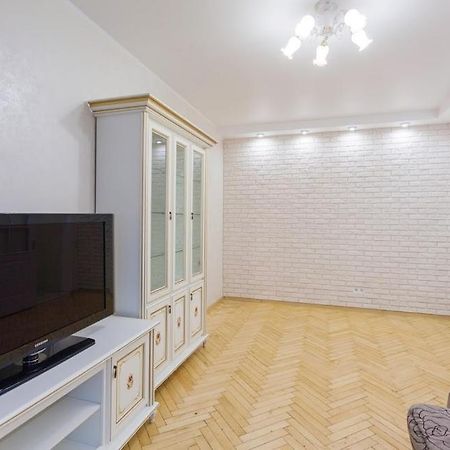 Апартаменты Дворец Спорта Kiev Ngoại thất bức ảnh