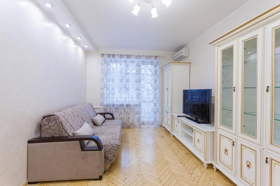 Апартаменты Дворец Спорта Kiev Ngoại thất bức ảnh