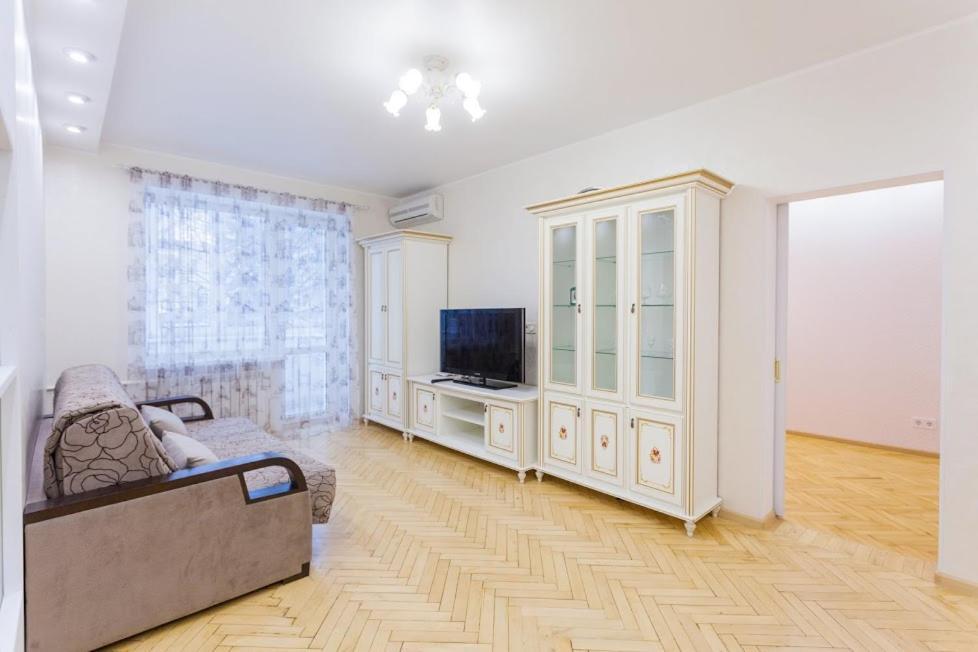 Апартаменты Дворец Спорта Kiev Ngoại thất bức ảnh